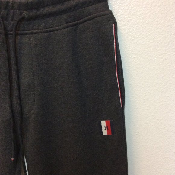 🎯Tommy Hilfiger Sweats (Like New) (Youth)🎯 - Picture 2 of 7